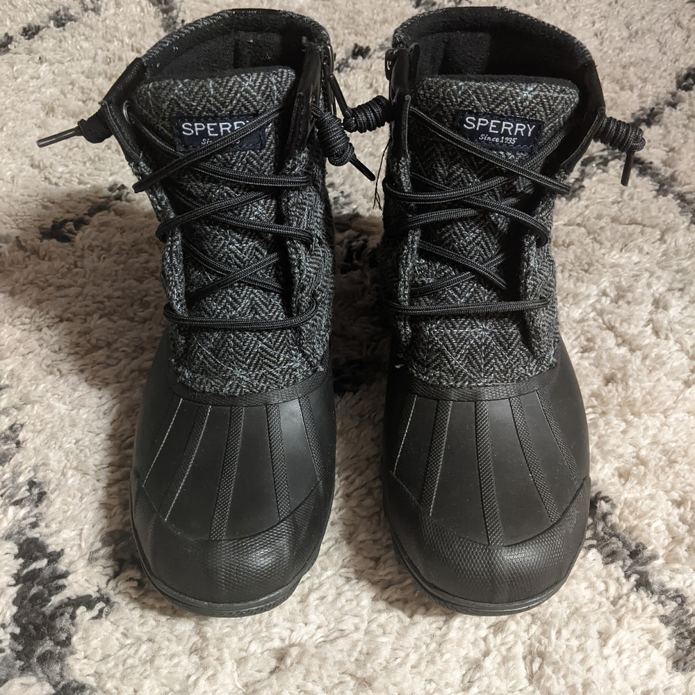 Sz 6 Sperry Boots